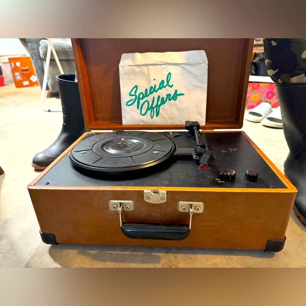 Crosley Mini dj turntable record player speaker box